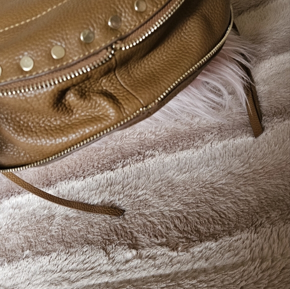 Brand new Vince Camuto hobo shoulder bag in Tan - Picture 8 of 10